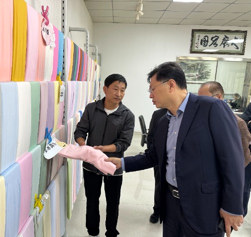 凯时AG集团党委书记、董事长吴宁带队赴赵县调研纺织企业