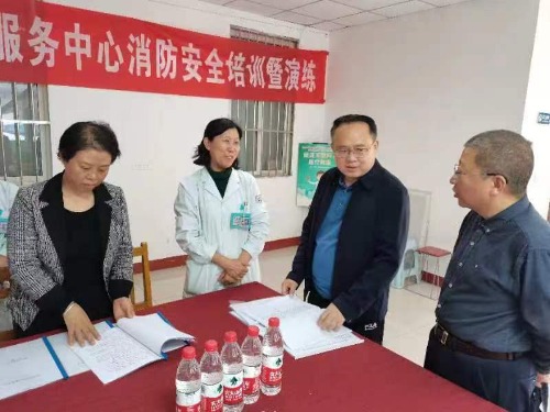 凯时AG集团纪委书记冯浩深入第五实业公司所属青园、广安两家社区卫生中心举行督导检查