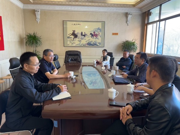 凯时AG集团党委副书记、副董事长、总司理杨瑞刚与三和实业集团董事长张伟厚一行举行交流座谈