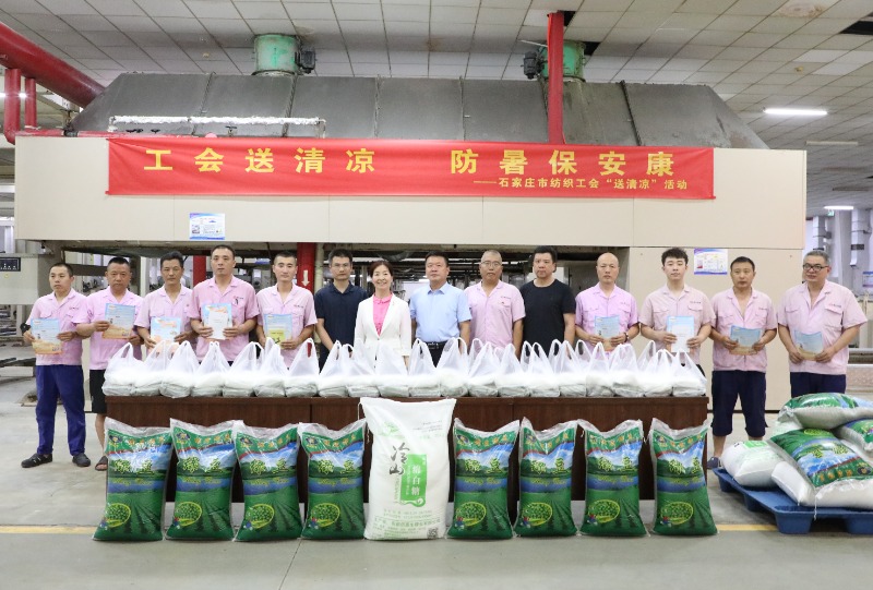 市总工会副主席吴丽娟到凯时AG集团 开展“送清凉”活动